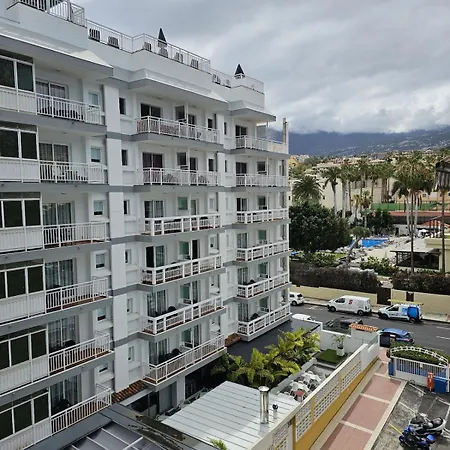 Near The Bus Playa Jardin Daire *